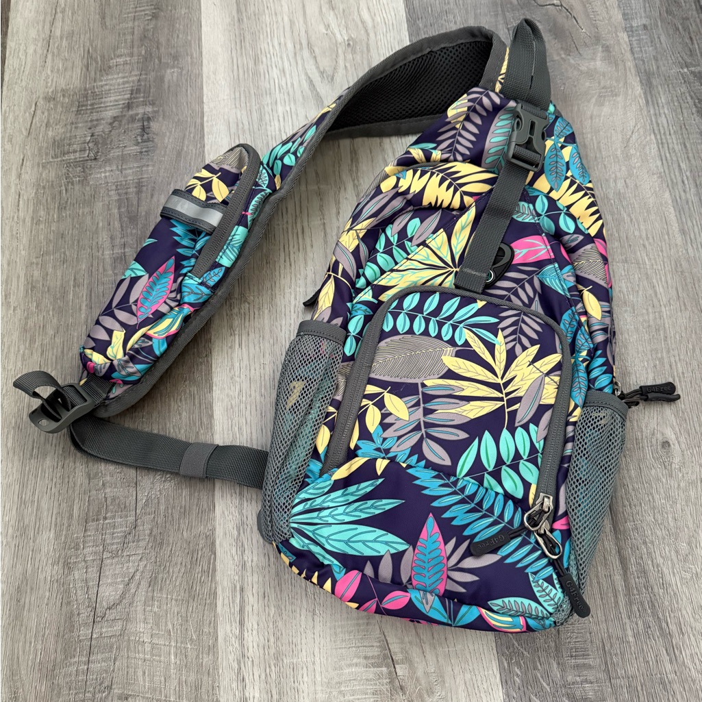 Vibrant Leaf Pattern Crossbody Bag